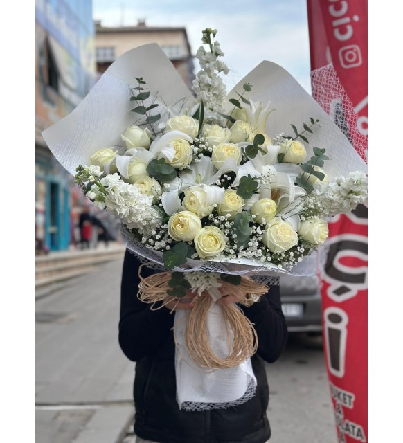Lilyum beyaz gül buketi